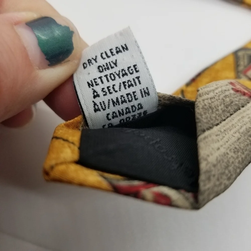 Metropolitan Museum of Art tie yellow columns grecian urn